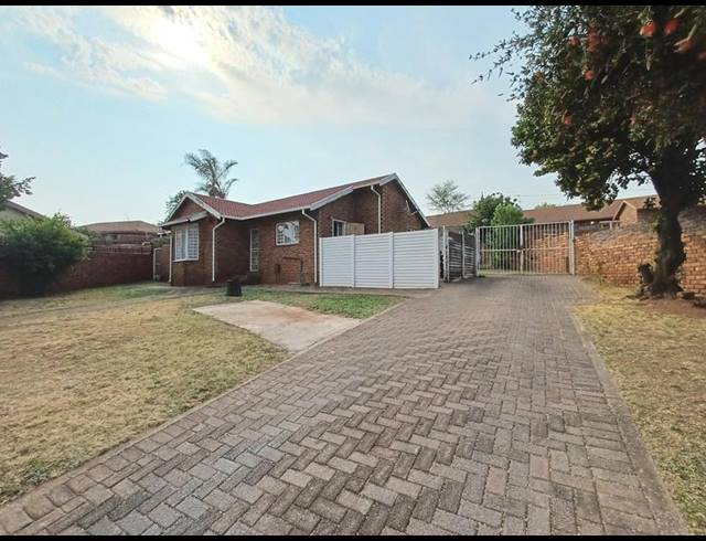6 BEDROOM HOUSE FOR SALE IN LAUDIUM